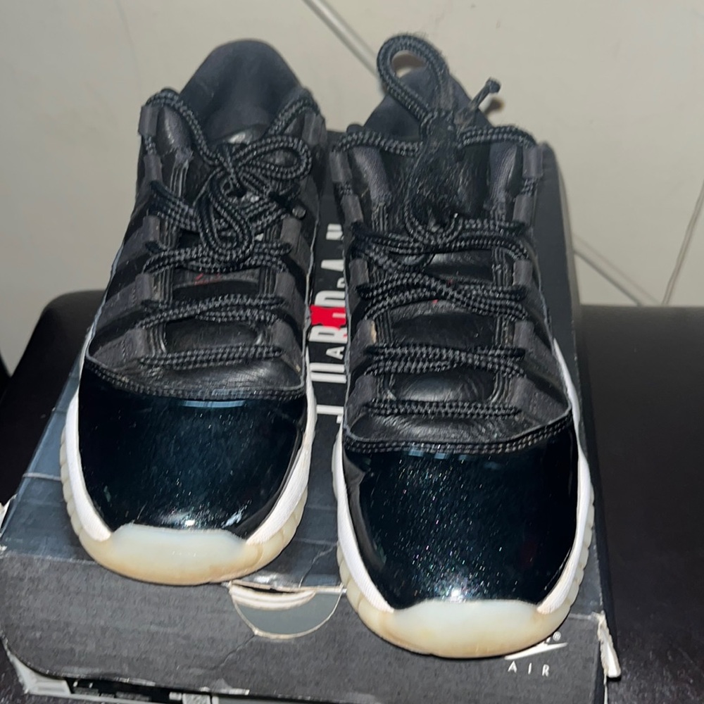 low too retro 11 size 7y